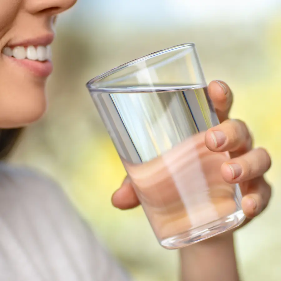 La importancia de beber agua de manera habitual diariamente