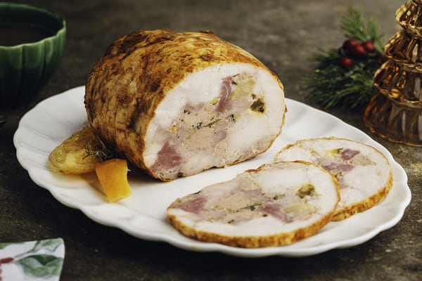 Pollo relleno con boletus, mousse de pato y trufa