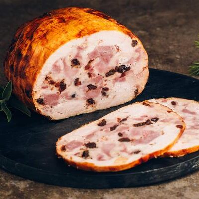 Pollo relleno al horno con arándanos y queso de cabra